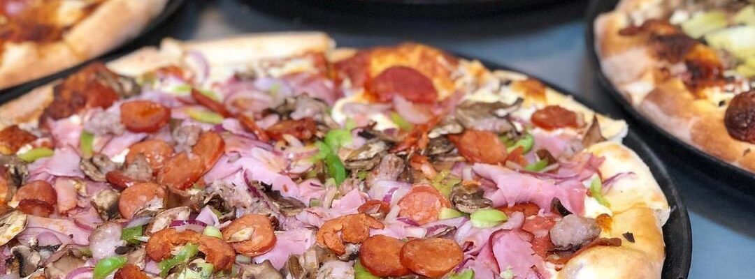 Crusts, Toppings, and Atmosphere: What to Look for in a Great Pizza Parlor in Stockton